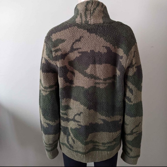 Abercrombie and Fitch camo cardigan sweater, size medium - Picture 4 of 7
